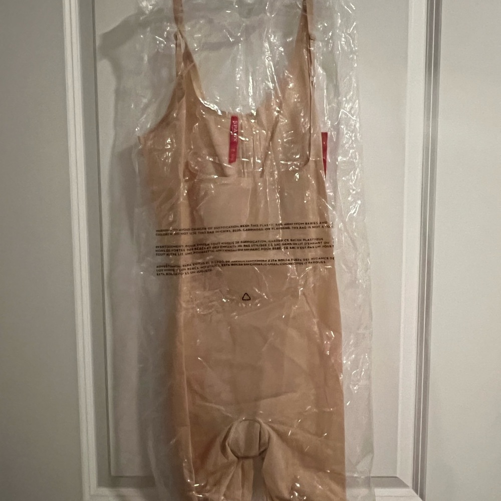 NWT SPANX  BODYSUIT